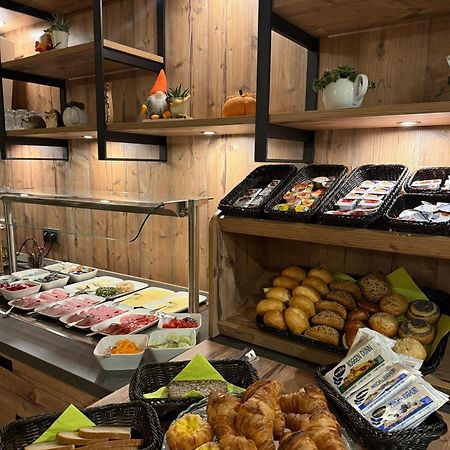 Hotel Cafe Adler 24H Self Check In Triberg im Schwarzwald Ngoại thất bức ảnh