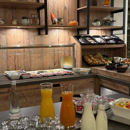 Hotel Cafe Adler 24H Self Check In Triberg im Schwarzwald Ngoại thất bức ảnh