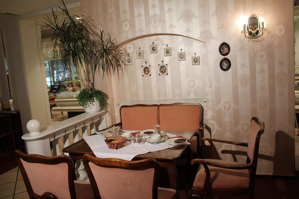 Hotel Cafe Adler 24H Self Check In Triberg im Schwarzwald Ngoại thất bức ảnh