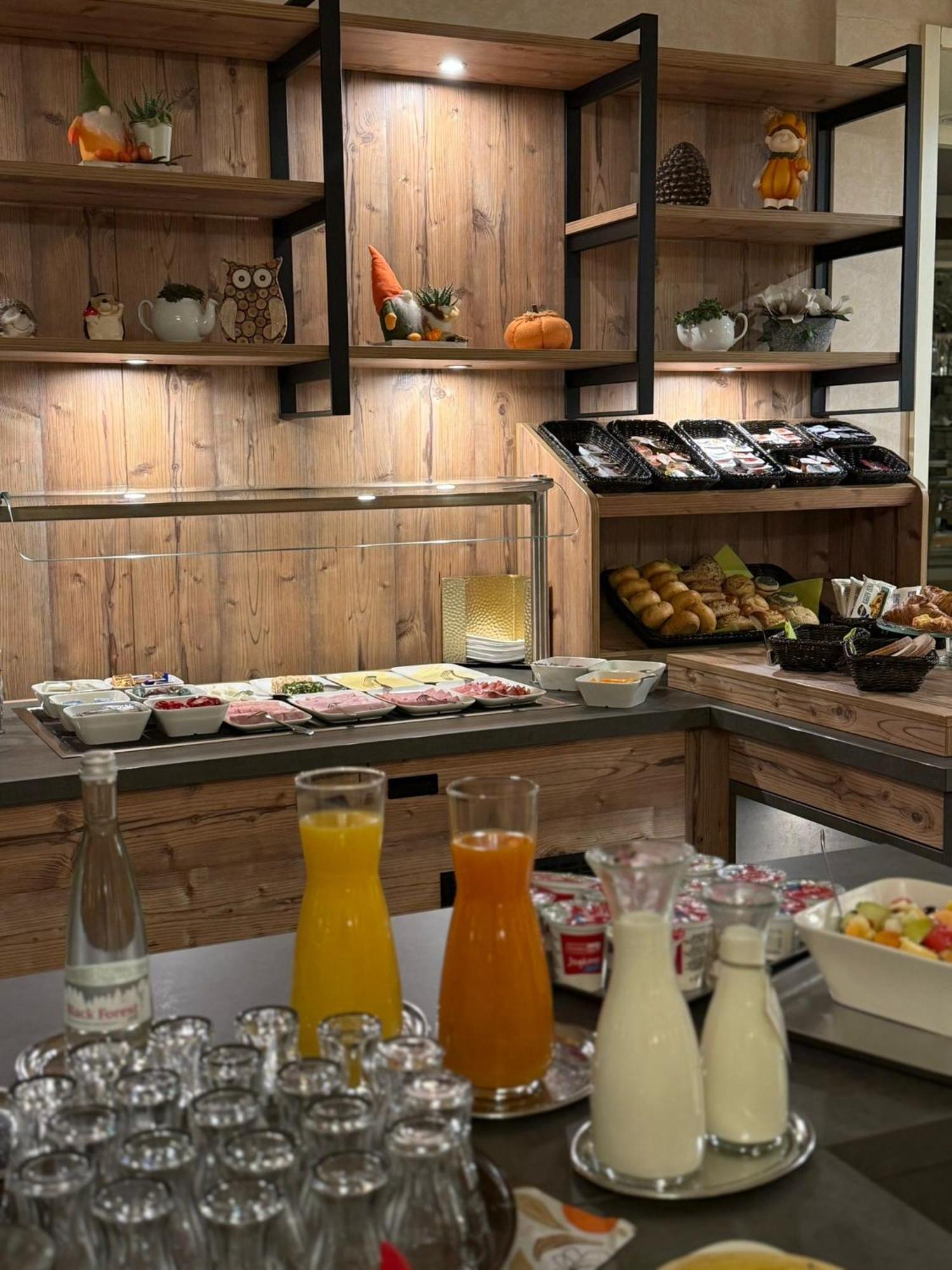 Hotel Cafe Adler 24H Self Check In Triberg im Schwarzwald Ngoại thất bức ảnh